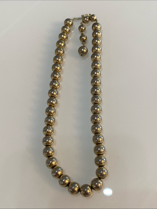 Jewelry - Vintage beaded ball necklace